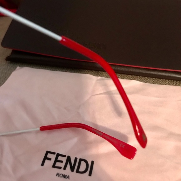 SOLD❌Fendi sunglasses - Picture 8 of 11